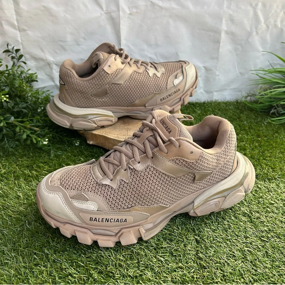 BALENCIAGA
Track.3 Sneakers - Balenciaga - Beige Mix
$1,025 Sz 42 men 9 women 12 - Picture 8 of 17